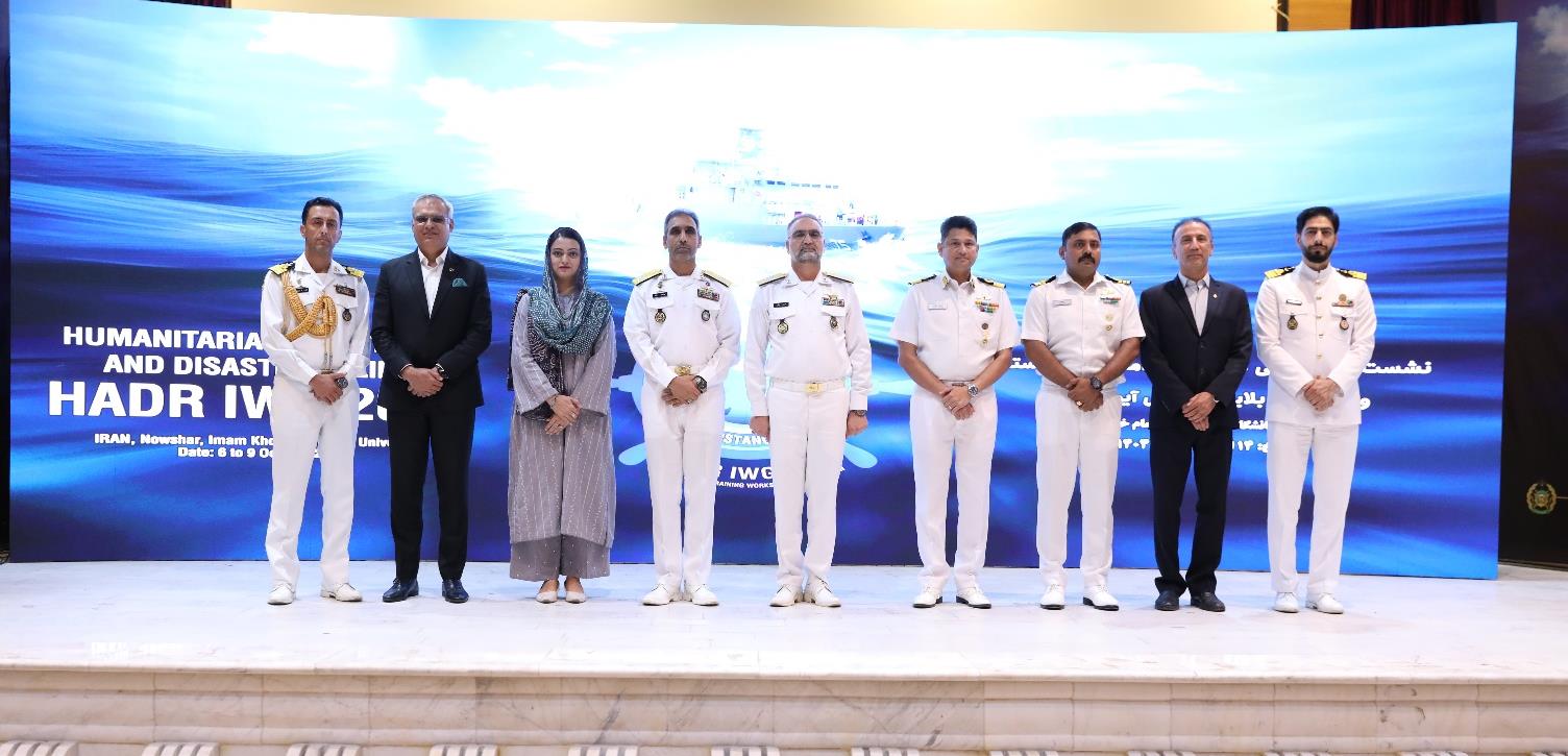 Closing ceremony group photo with speakers and officials